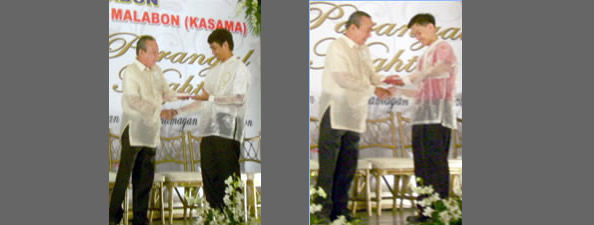 Aldrin and Ronald receive awards from Malabon City Mayor.