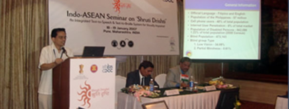 Sir Jojo presents to India-ASEAN delegates.