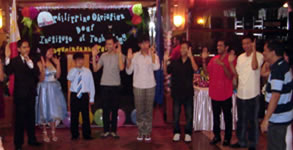 Student-leaders raise their right hands.