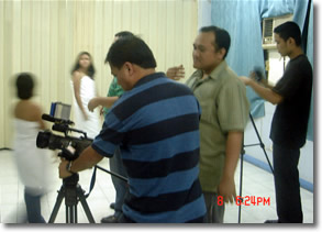 Abs-Cbn Crew led by Rodel Madridano