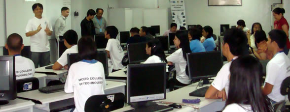 Sir Jojo interprets Mr. Julius Serrano during web accessibility seminar in CICT, UP Diliman.
