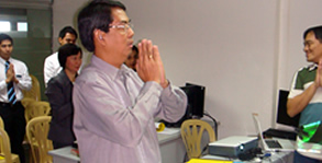 Sir Jojo teaches Our Father Song in sign language.