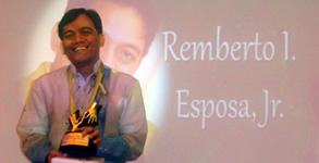 Sir Jojo pose behind the white panel presentation.