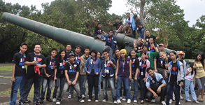 Students pose behind the biggest canon in the world.